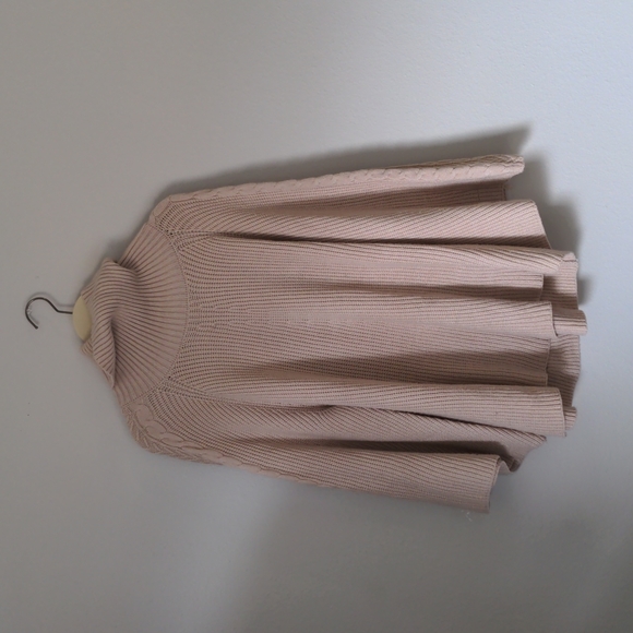 Buttery cream sweater - Picture 2 of 4